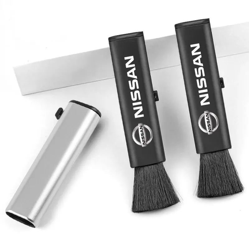 

1pcs Car Logo Retractable Cleaning Brush Computer Keyboard Cleaning Brush for Nissan Tiida Sylphy Teana Note X-trail 1 2 T31 T32