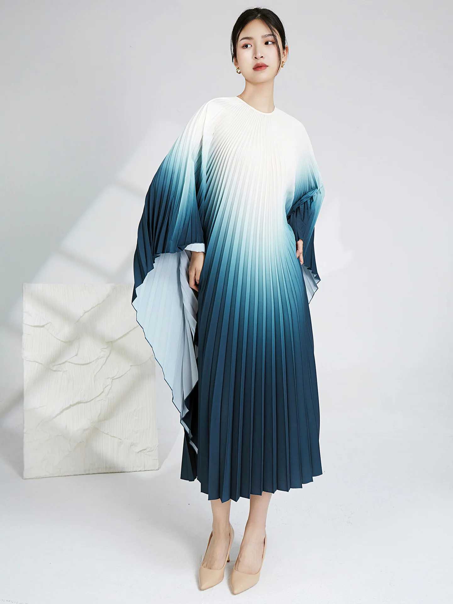 

Miyake pleated gradient bat sleeve dress fashion 2023 femininity elegant seaside holiday drape long skirt