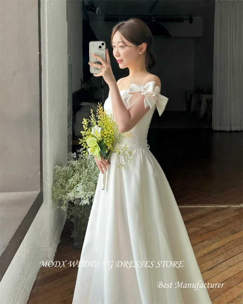 Платье свадебное атласное ТРАПЕЦИЕВИДНОЕ с открытыми плечами и бантом |