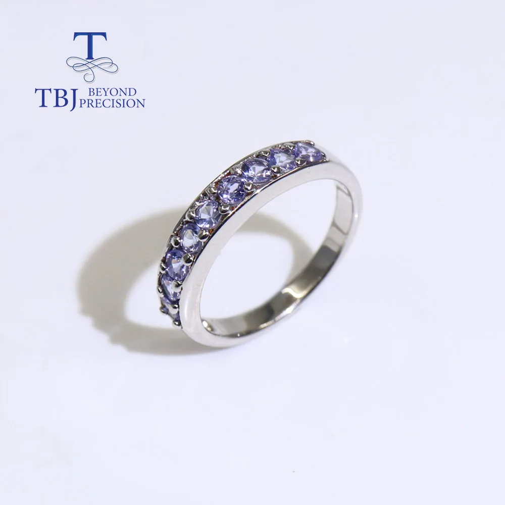 Женское кольцо из серебра 925 пробы с танзанитом