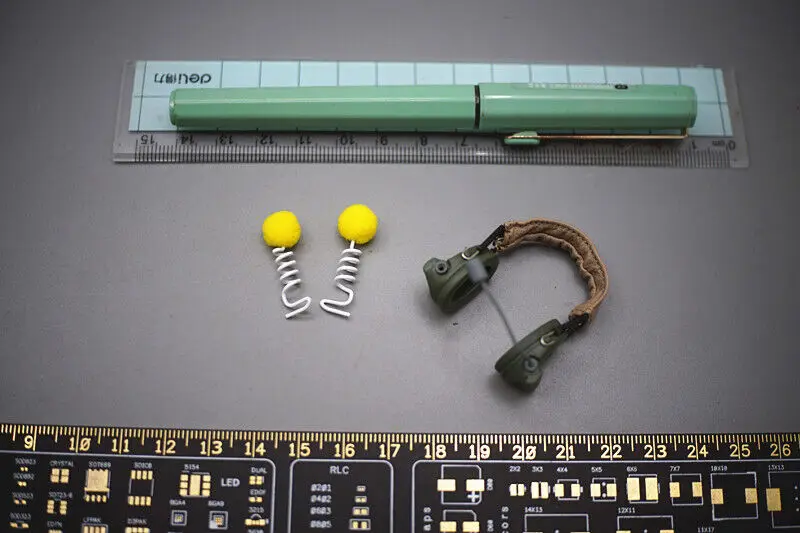 

GDTOYS 1/6th Female GD97003 Earphone + Accessories for 12''Girl