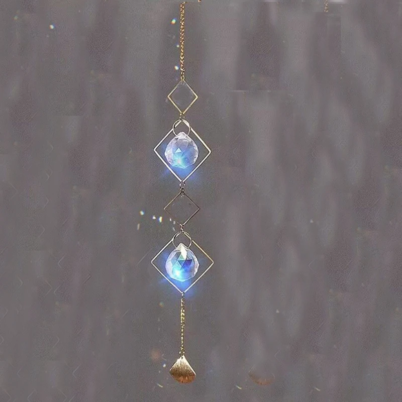 Ловец солнца из металла и хрусталя