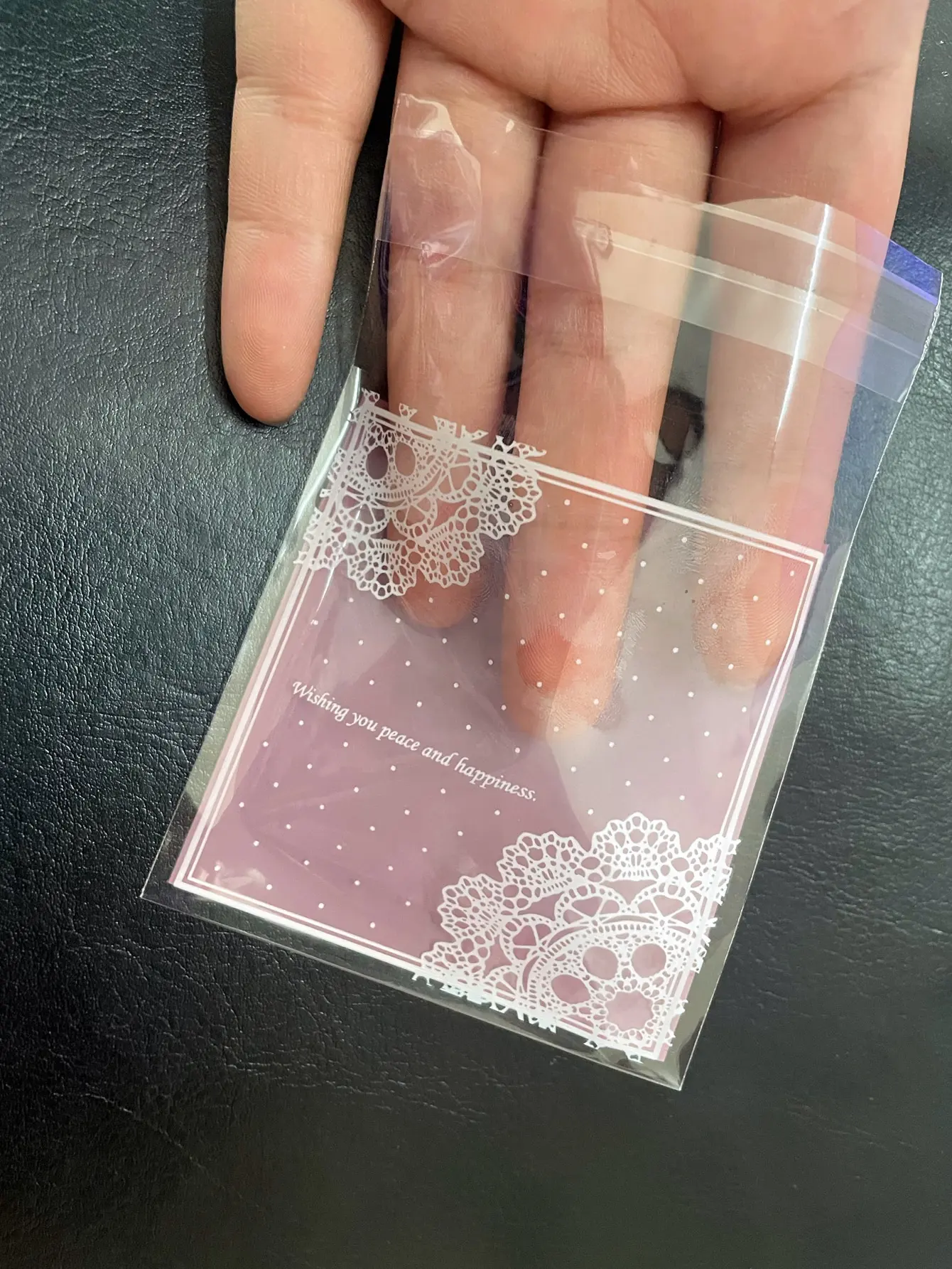 

Самозапечатывающиеся пакеты OPP с кружевным принтом