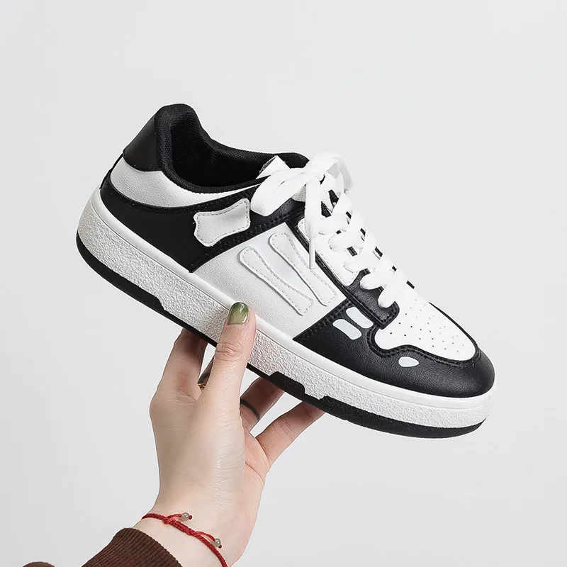 Sports Shoes Women's Black And White Sneakers 2022 New Spring Thick-soled Women's All-match Running Shoes Small White Shoes New