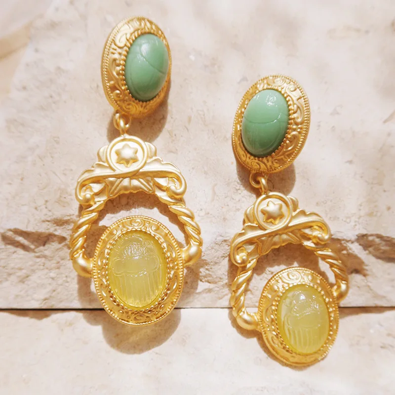 

Металлические серьги-капельки, инкрустированные драгоценными камнями, крупные и персонализированные серьги, модный тренд в стиле ретро