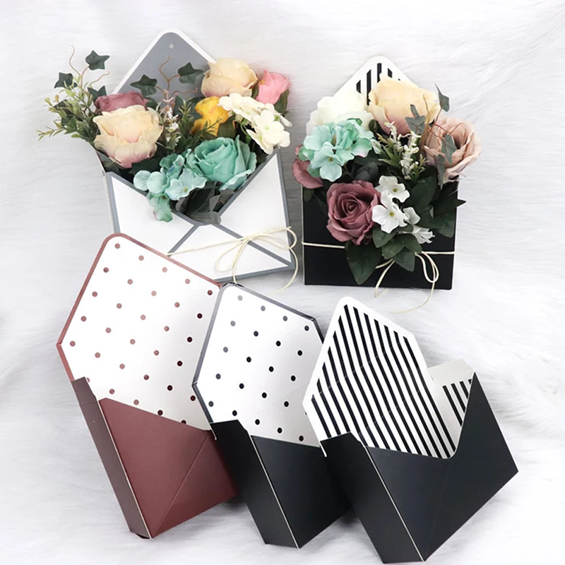 

Striped Romantic Envelope Flower Box Holder Florist Bouquet Paper Packing Storage Box for Wedding Engagement Party Decoration