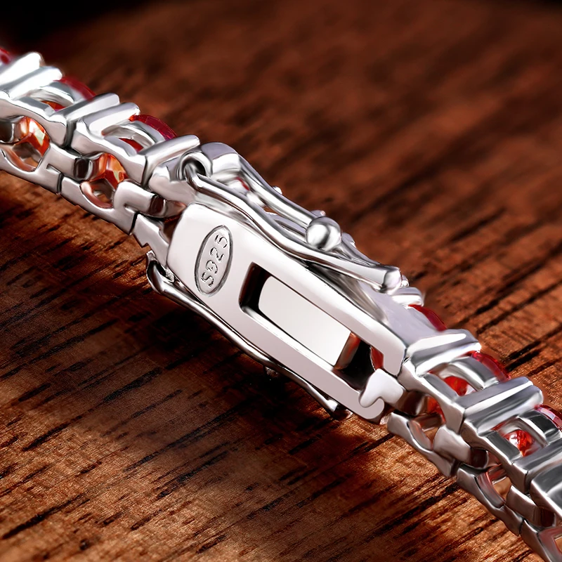 Рисунок 5 - Браслет KNOBSPIN из красного муассанита