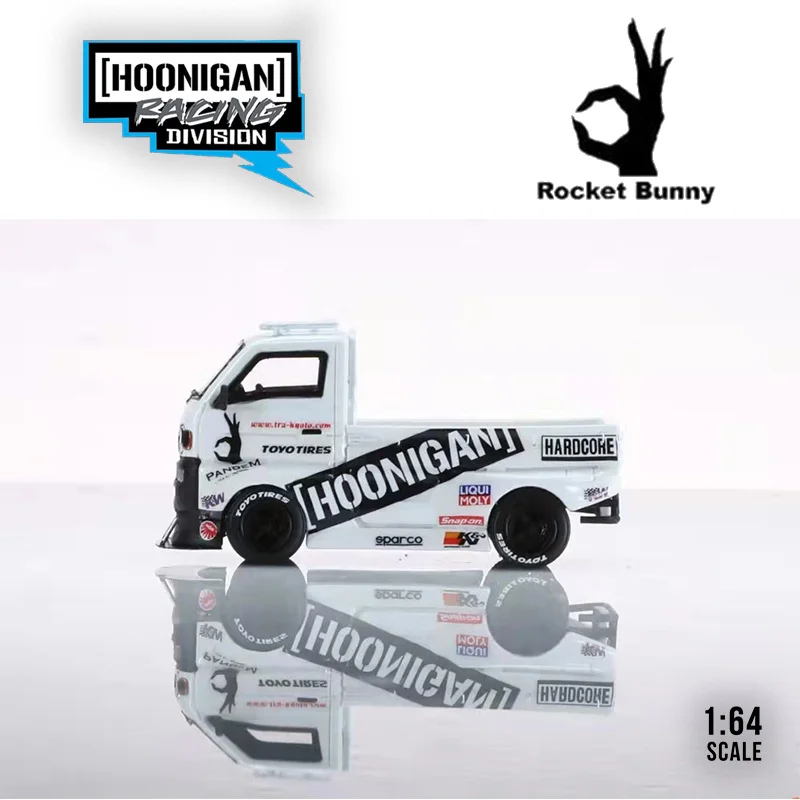 

YM 1:64 модифицированная модель каучука D12 модифицированная версия игрушки диорамакулол Миниатюрные модели тележек в ограниченном выпуске иг...