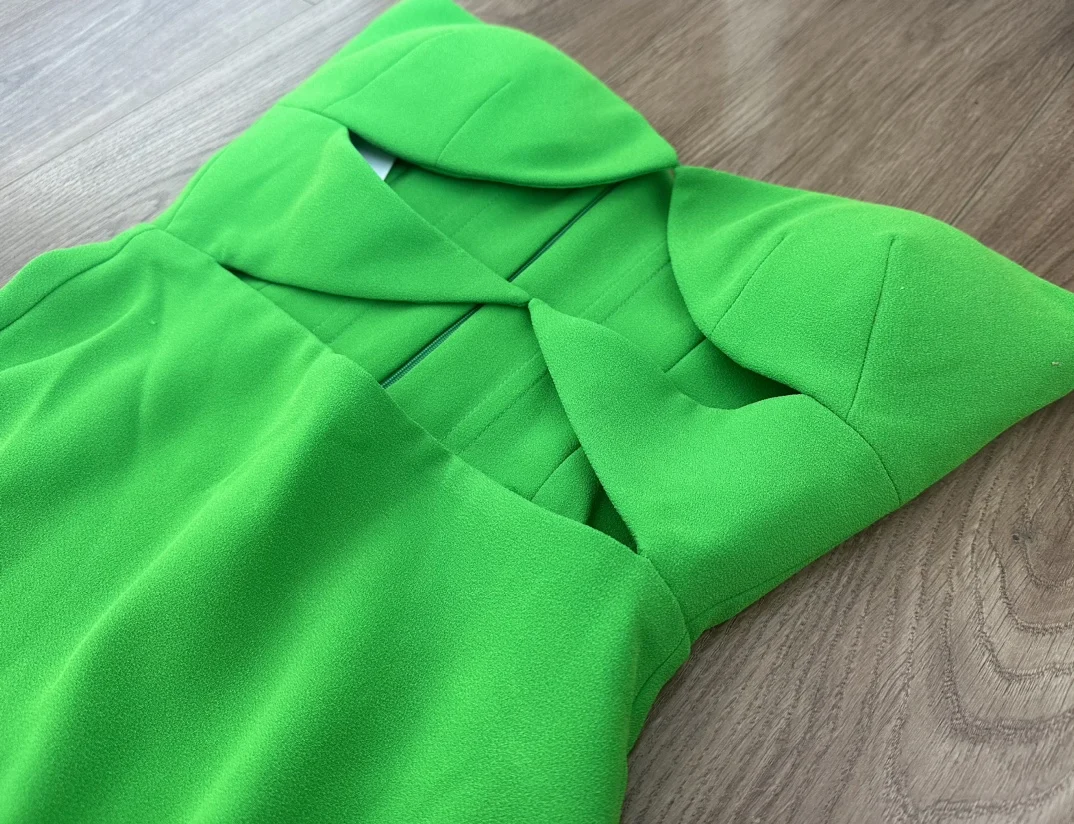 Женское ФЛУОРЕСЦЕНТНОЕ зеленое ажурное платье миди без бретелек