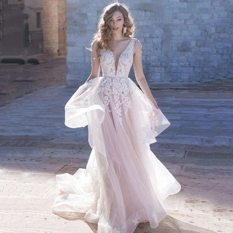 

Boho A-Line Princess Wedding Dress V-neck Spaghetti Straps Lace Appliqued Backless Bridal Gown Tiered Ruffles Vestidos De Novia