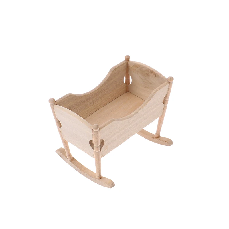 Детская кроватка-люлька для кукол из дерева с аксессуарами для кукольного домика.