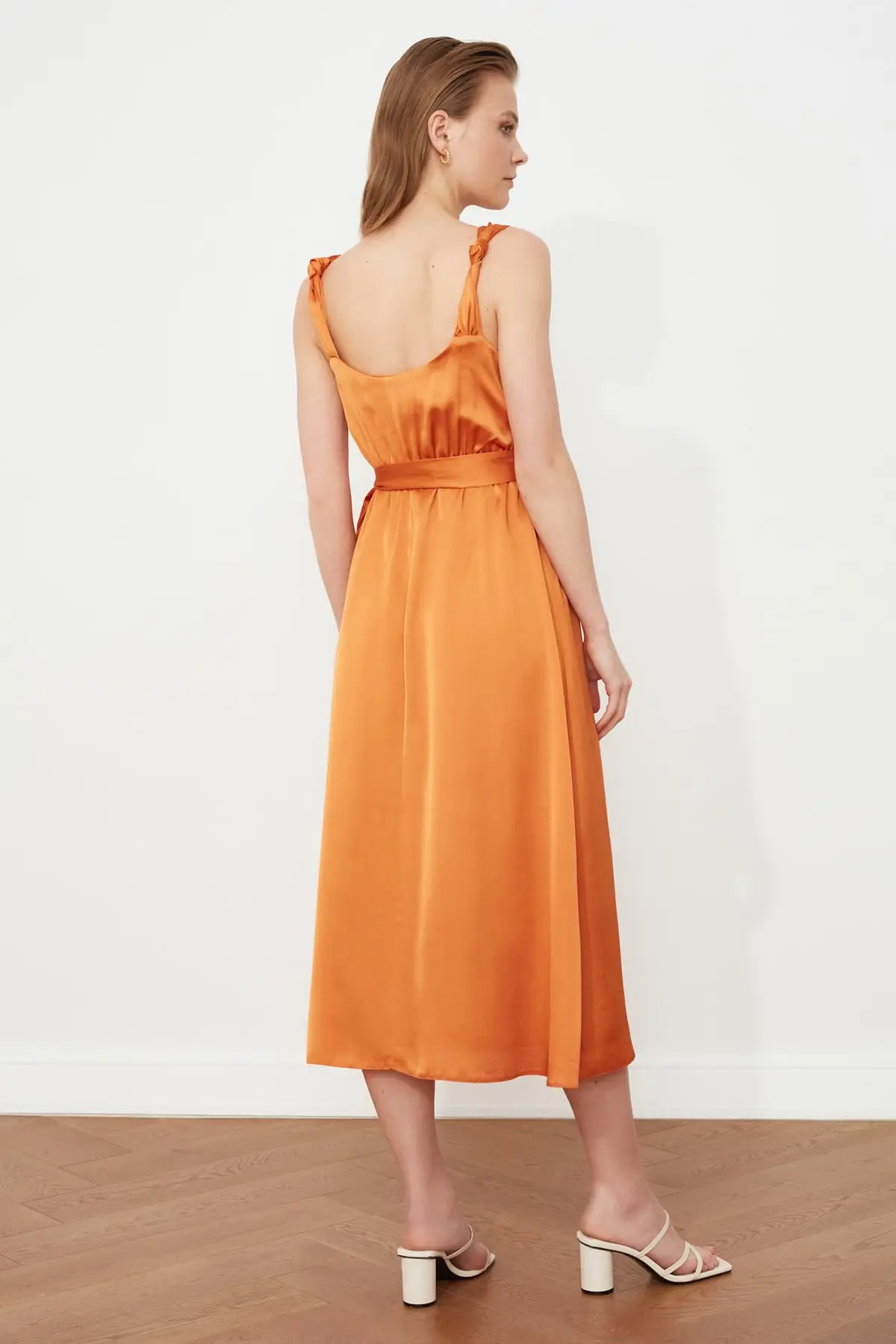 Платье с поясом TPRSS19BB0283 | Женская одежда