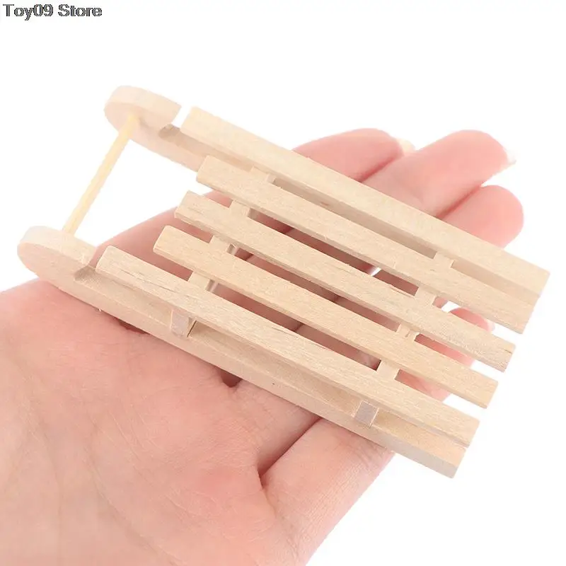 

1pc 8.5cm x 3.2cm x 1.5cm Mini Wooden Sleigh Gift Box Model DIY Christmas Landscape Doll House Accessory 1/12