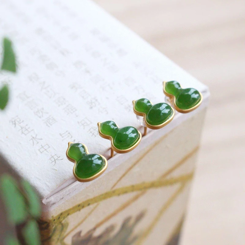 

Natural Hetian jade Jasper gourd Earrings Chinese style retro palace small and exquisite women's silver jewelry