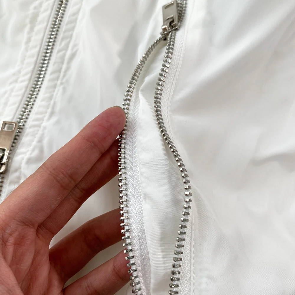 Куртка женская короткая в полоску на молнии с отложным воротником