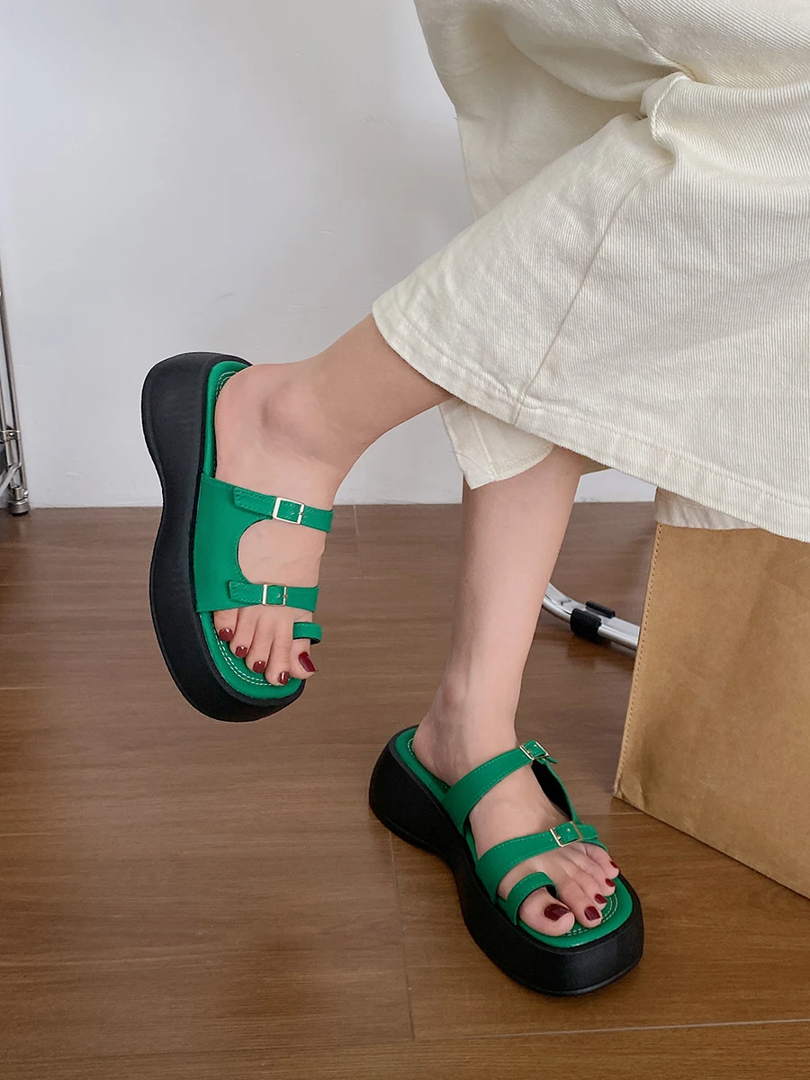 

2023 Fashion thick bottom women slippers New green women sandals College girls Non-slip slippers Outdoor beach shoes Women shoes