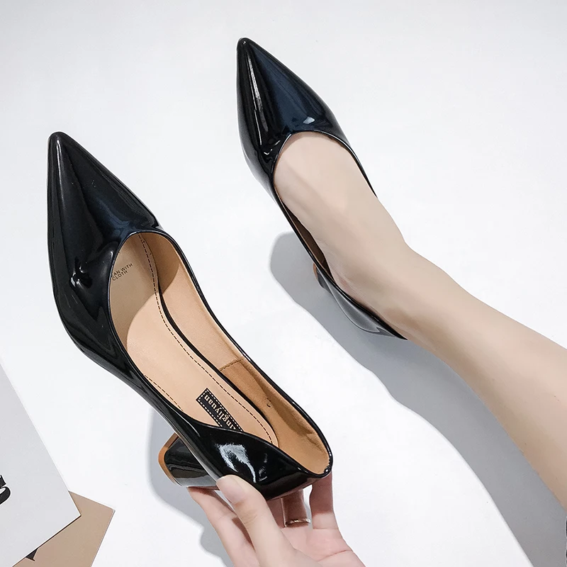 Черные лакированные туфли бежевые рабочие на высоком каблуке профессиональные