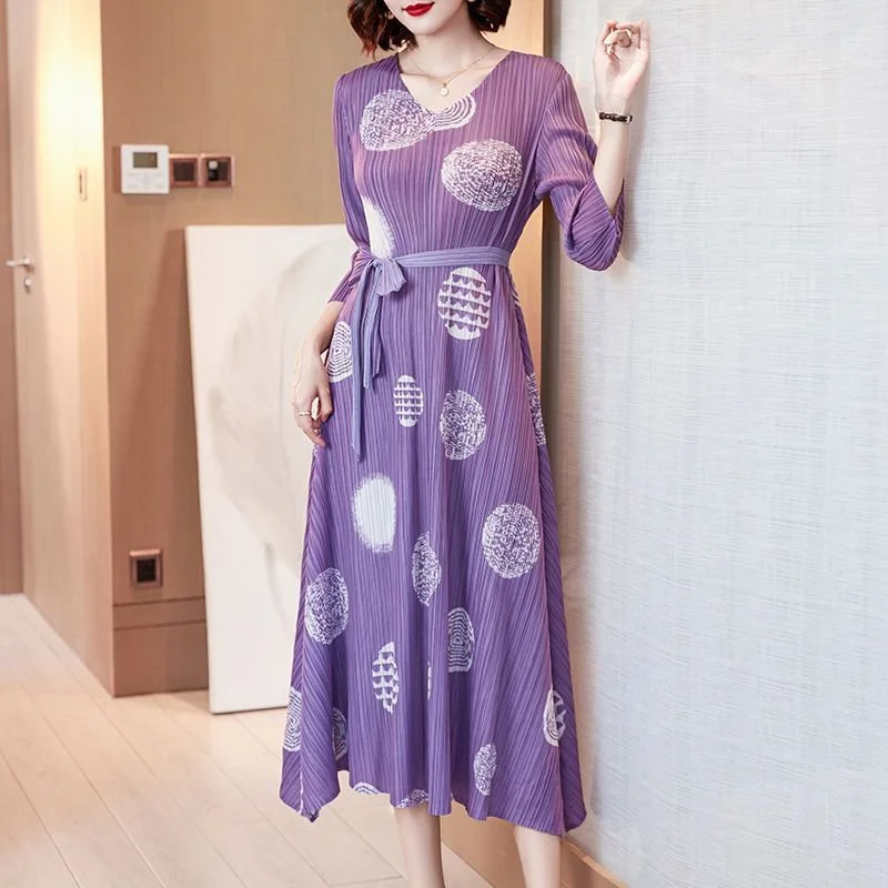 

Pleated dress women's autumn thin section 2022 medium and long printing