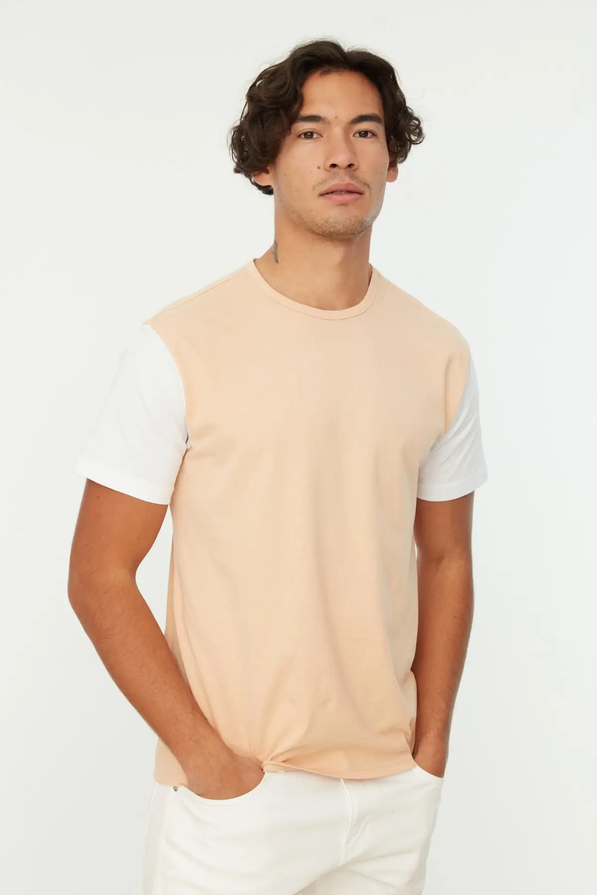 

Мужская футболка с воротником-стойкой