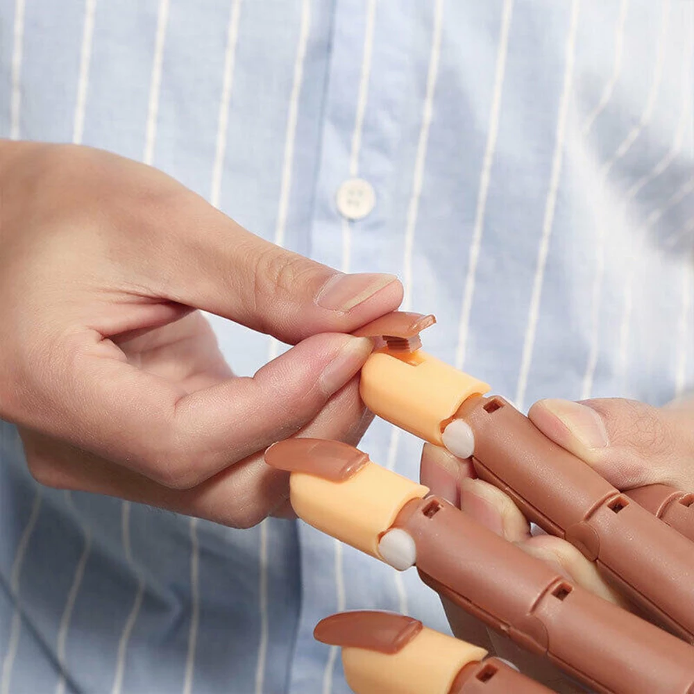 Тренировочная рука для маникюра