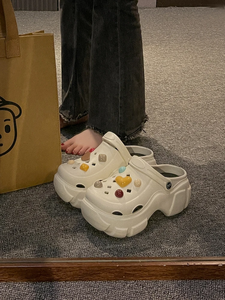 

Shoes Women Cover Toe Slippers Flat Luxury Slides Pantofle Heeled Mules Platform Soft Designer 2023 Summer High Rubber Rome PU