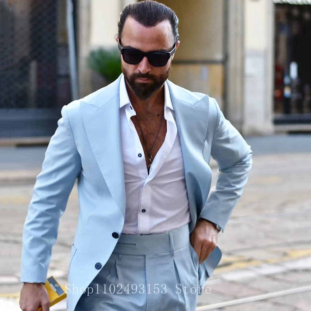Мужские костюмы небесно-голубого цвета