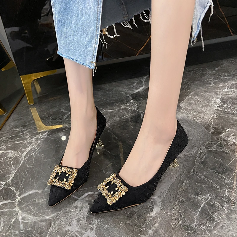 Блестящие женские туфли-лодочки блестящие на высоком тонком каблуке с