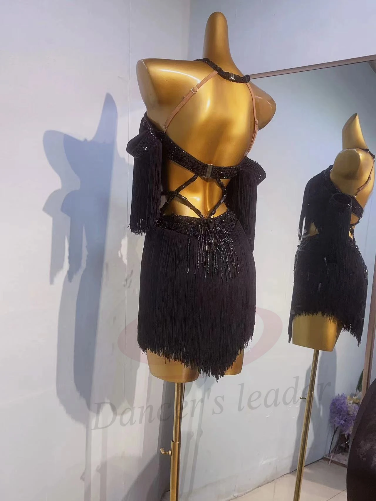 Женское платье для латиноамериканских танцев эксклюзивное черное с подтяжками и