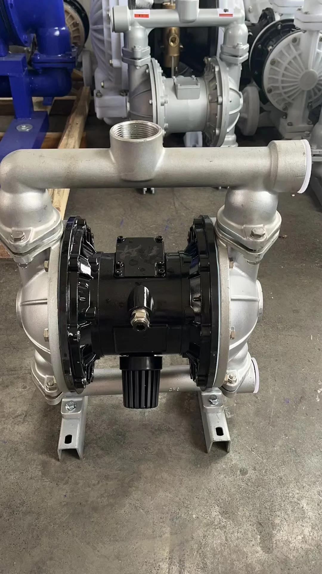 Пневматический двухдиафрагменный насос QBK40 из нержавеющей стали устойчивый к