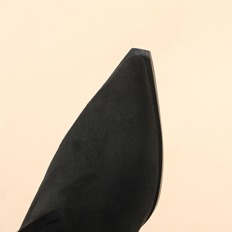 Женские сапоги с бахромой черные до колена из искусственной замши на высоком