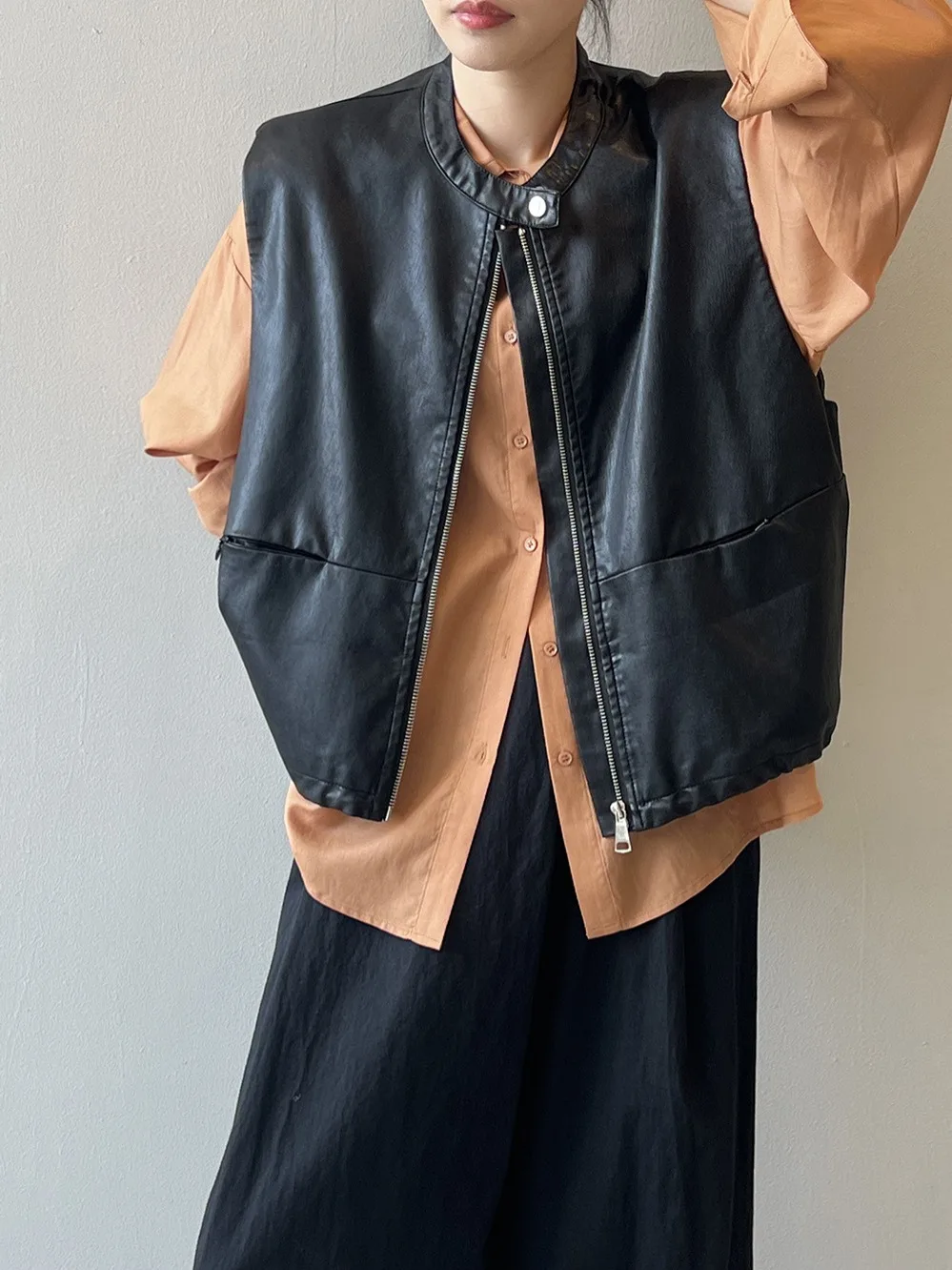 Жилет из искусственной кожи верхняя одежда женский маленький