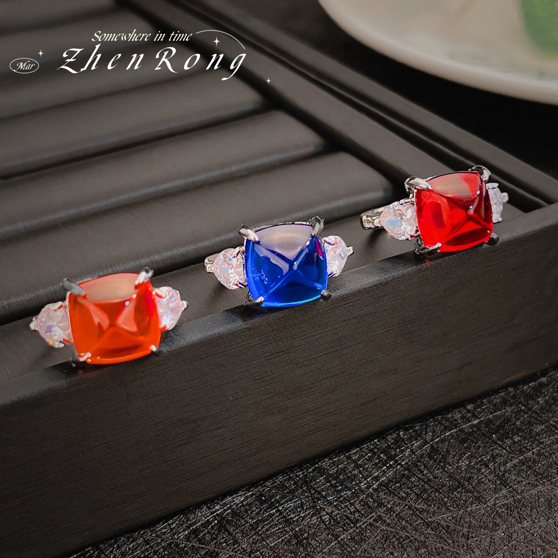 

Foydjew Luxury Designer Royal Blue Sapphire Sugar Tower Crystal Rings Women's Fashionable Silver Color Creative Wedding Ring