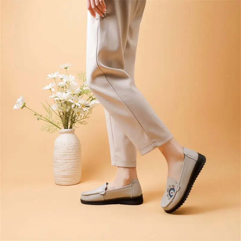 Vintage Women Leather Boat Shoes Soft Sole Comfortable Ladies Leather Flats Shoes Spring Summer Female Leisure Loafers Moccasin