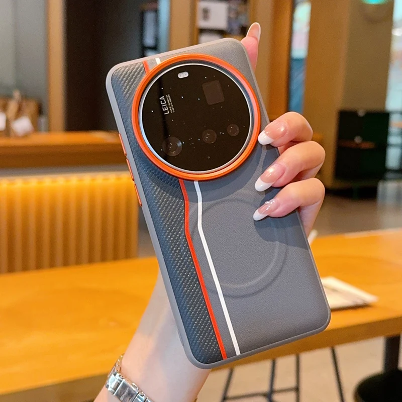 Фото Чехол для Xiaomi 15 Ultra, с поддержкой MagSafe, с узором под карбон, из веганской кожи, контрастный цвет, мягкая задняя крышка из ТПУ №3