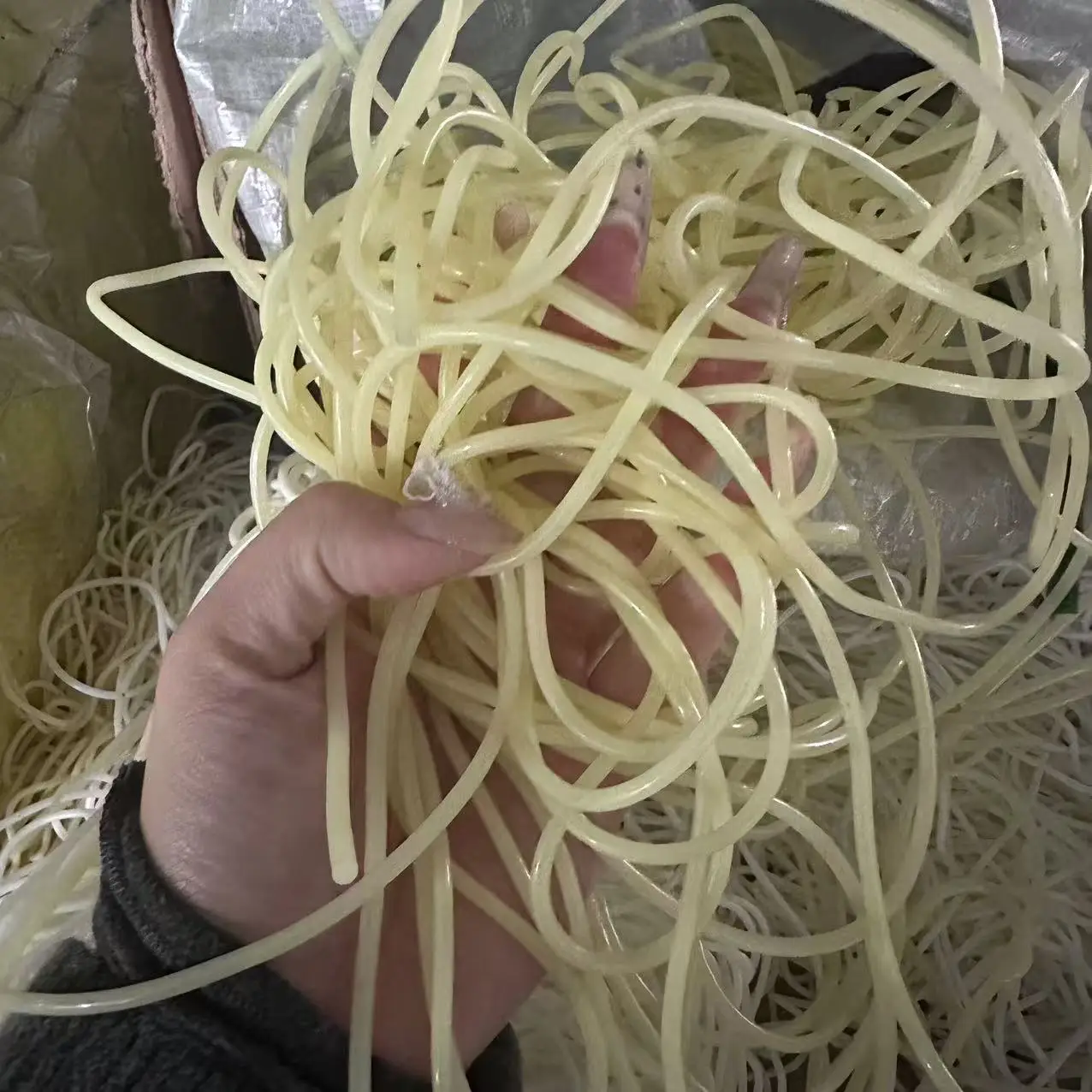 

Имитация лапши из ПВХ