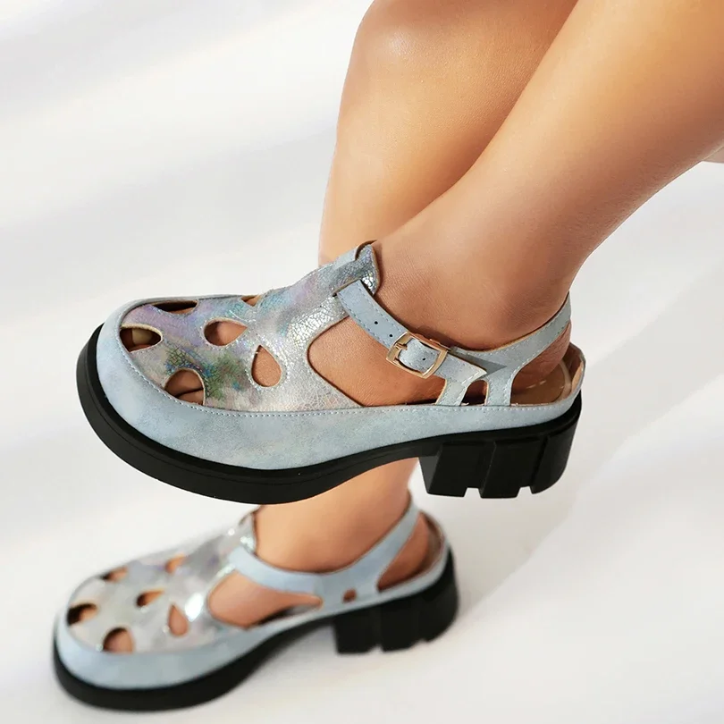 Разноцветная подошва из бисквита с полыми круглыми отверстиями повседневная