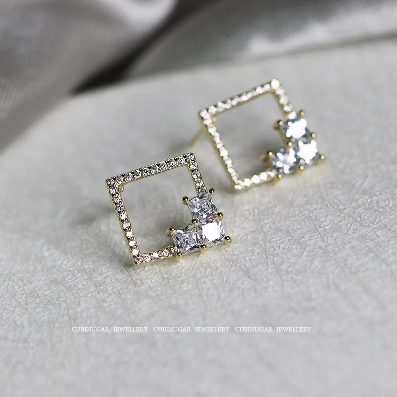 

Женские универсальные серьги из серебра 925 пробы с инкрустированными фианитами