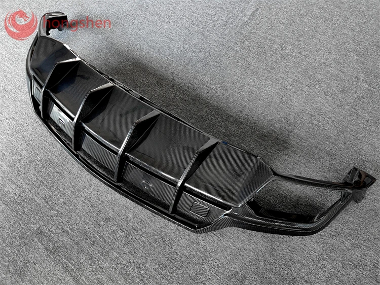 Комплект заднего диффузора из углеродного волокна в стиле Т. Используется для