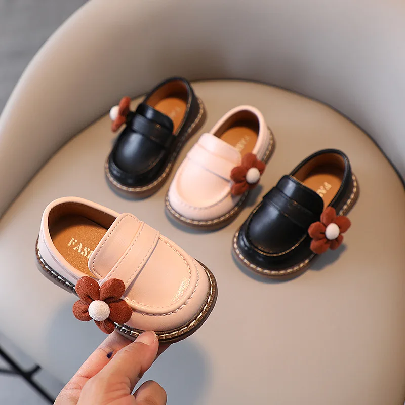 

Spring Autumn Girls' Lacquered Retro Soft Sole Anti Slip Small Leather Shoes for Children's Leisure Breathable Flat Shoes