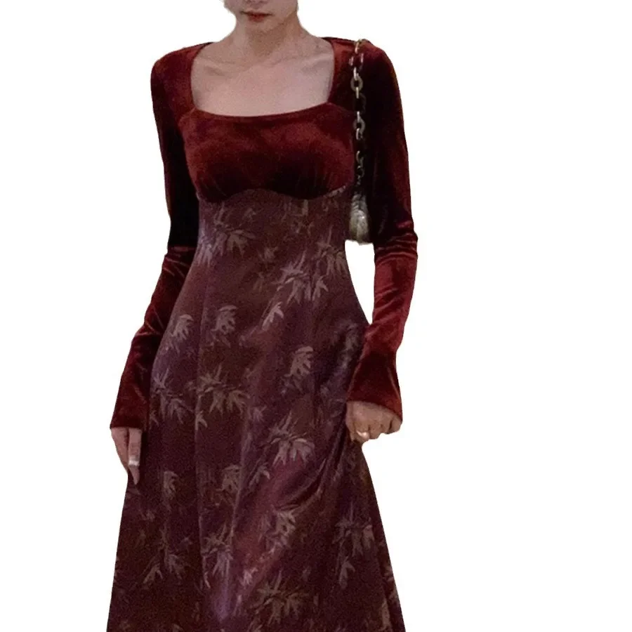 Элегантное красное шелковое платье во французском стиле для празднования Нового