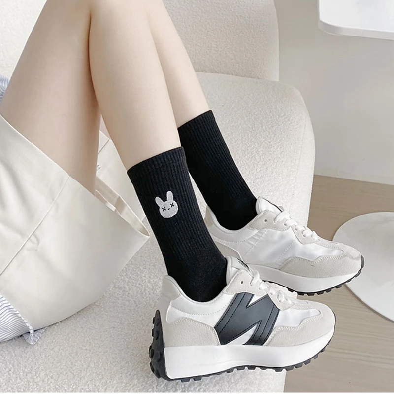 Летние новые носки с черным медведем женские белые длинные вышивкой мультяшным