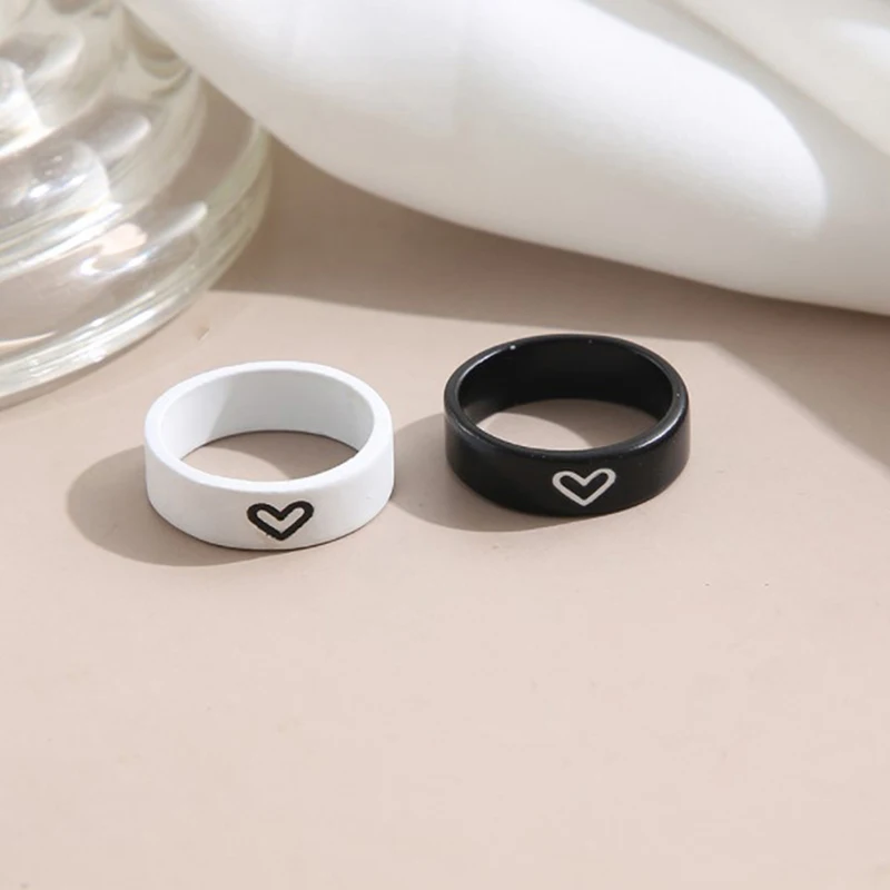

2Pcs Love Heart Matching Anniversary Couples Stuff Rings Ins Net Red For Women Men Valentines Day Aesthetic Jewelry Gift Set