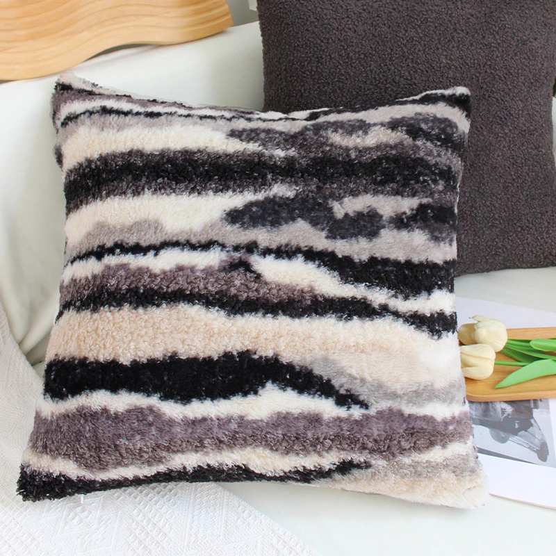 

Декоративная наволочка CANIRICA серая плюш