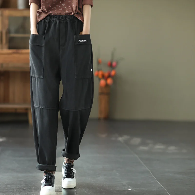 Женские свободные утепленные джинсовые брюки с поясом на резинке однотонные