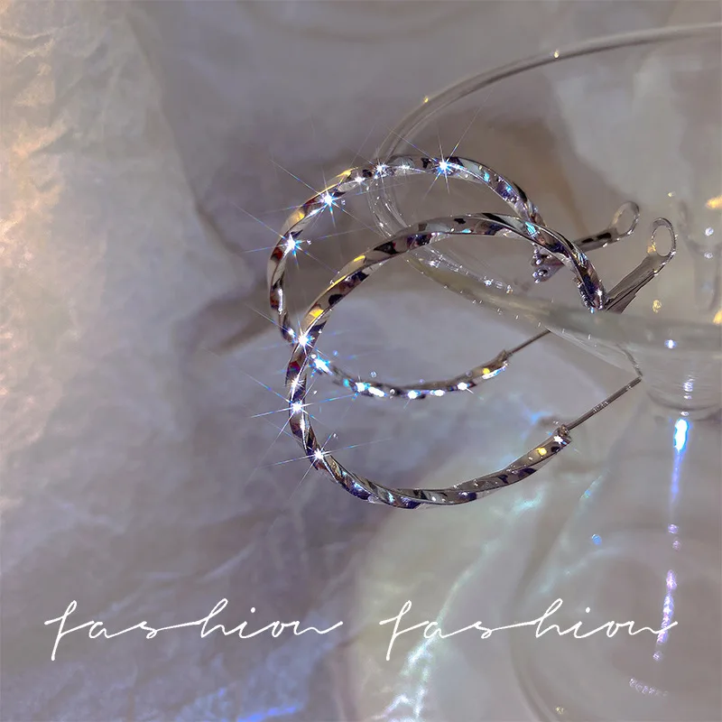 Rock Hiphop Metal C-Shaped Pendant Earrings for Woman Simple Round Heart Star Wave Loop Earrings Jewelry Valentine's Day Gift