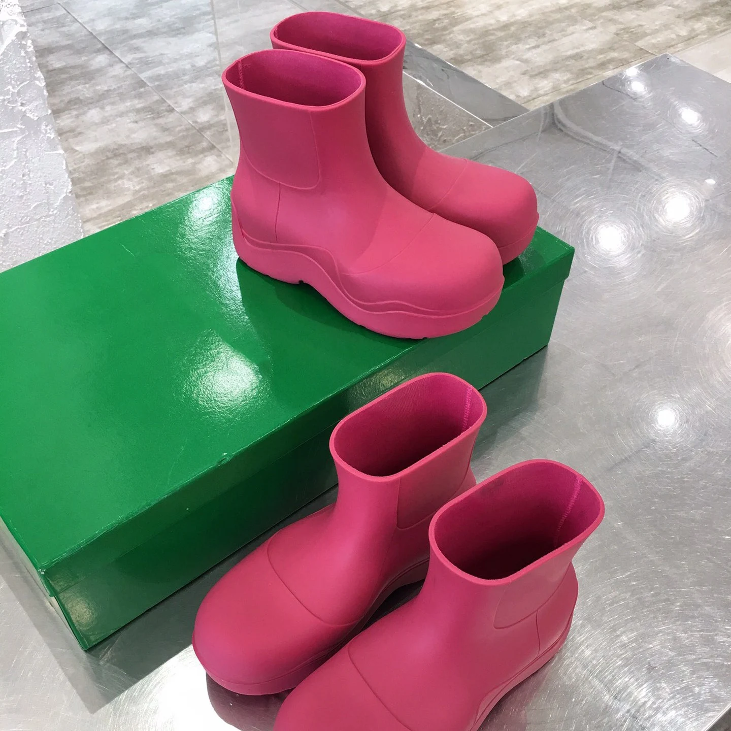 2023 New Fashionable Short Boots Sleeve Big Head Sponge Cake Bottom Rubber Short Tube Rain Boots Women