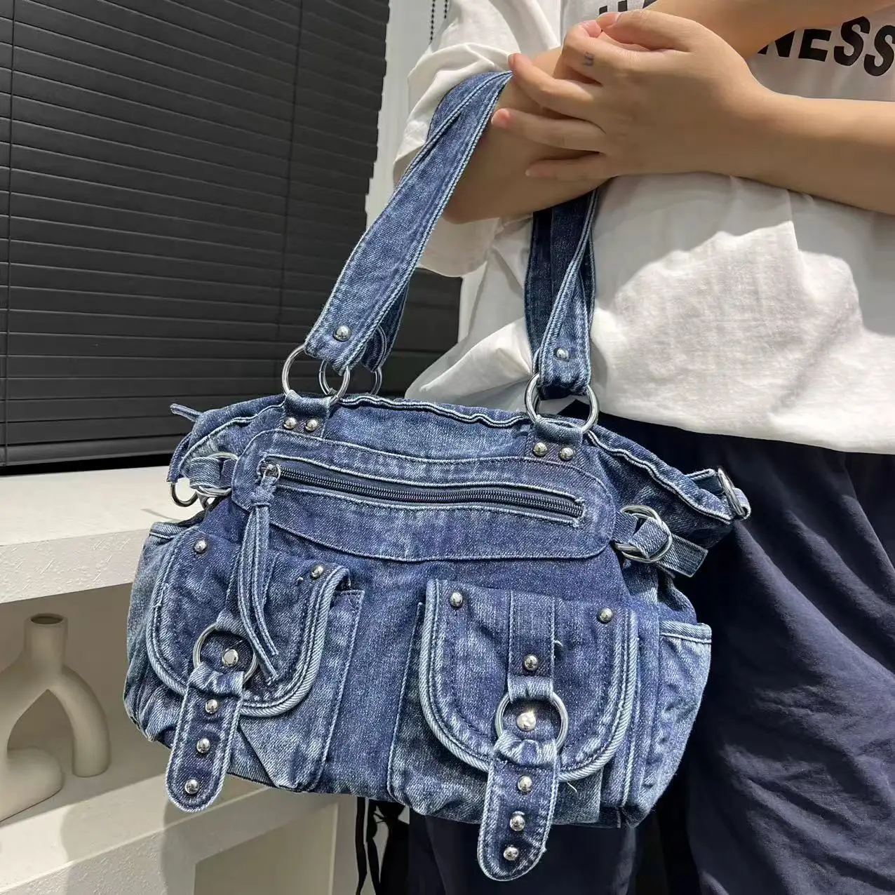 Женская модная джинсовая сумка из потертого денима с несколькими карманами и