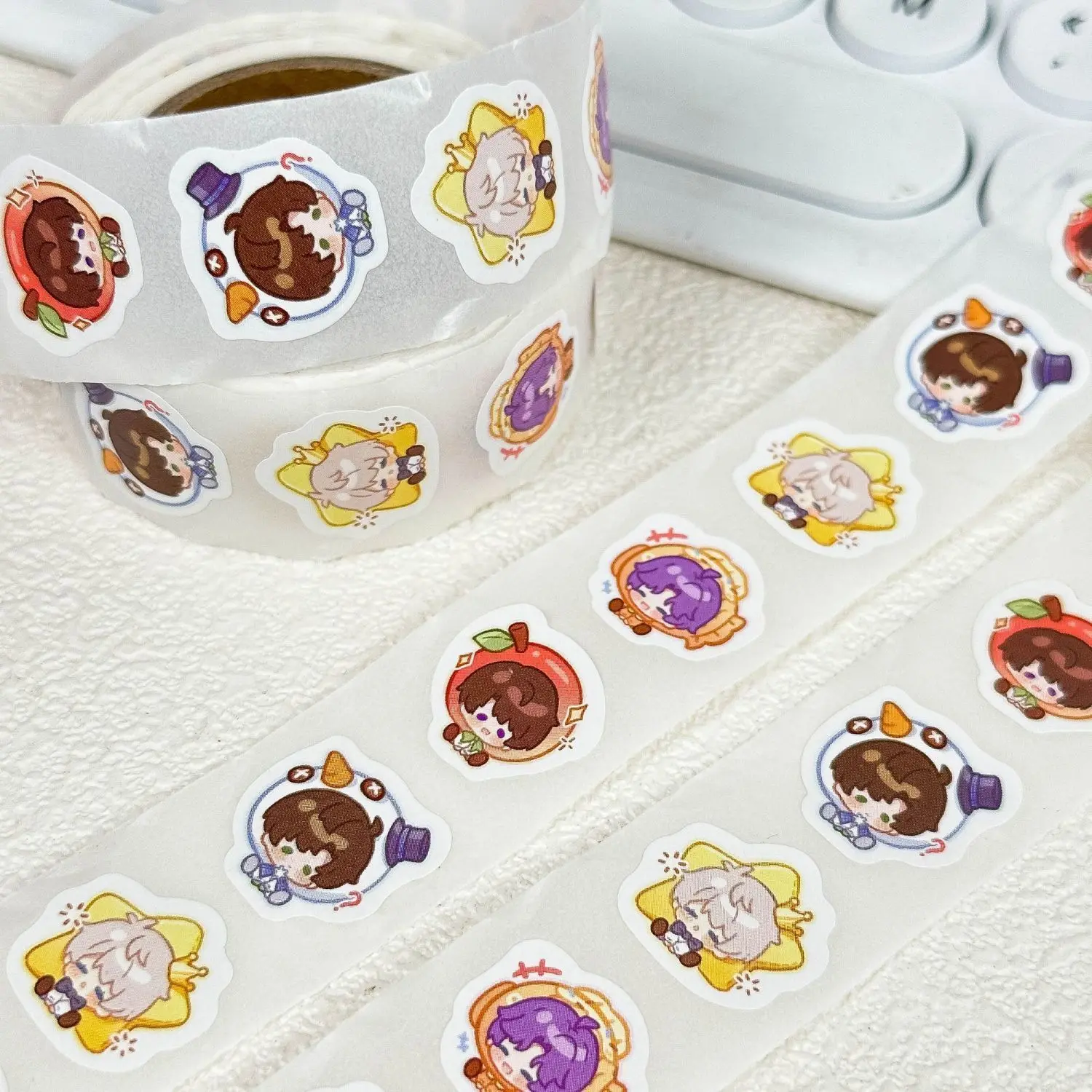 

Наклейка Love and Deepspace