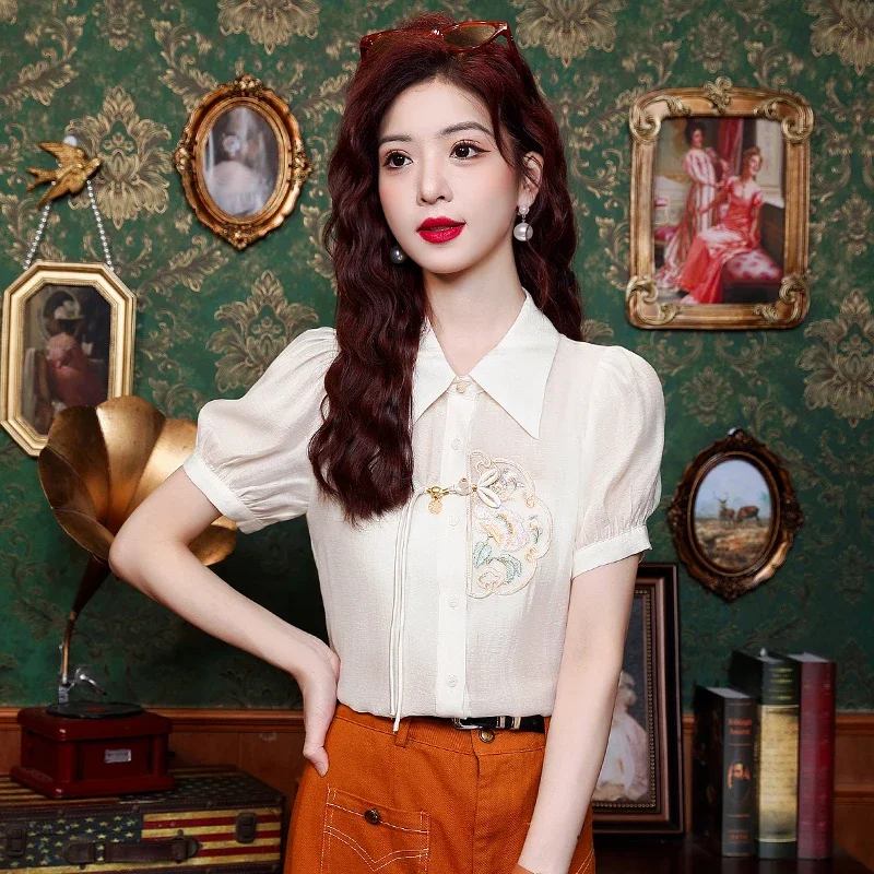 Женская блузка с коротким рукавом и отложным воротником модель 2024 года