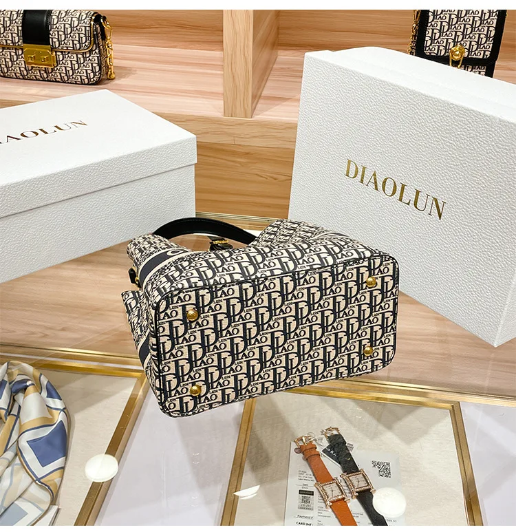 Luxury Designer Shoulder Bag Square Leather Chain Handbag Large Capacity Crossbody Silk Ribbon Women Party Purse Messenger Bags